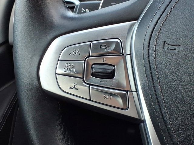 Used 2017 BMW 750i image 9