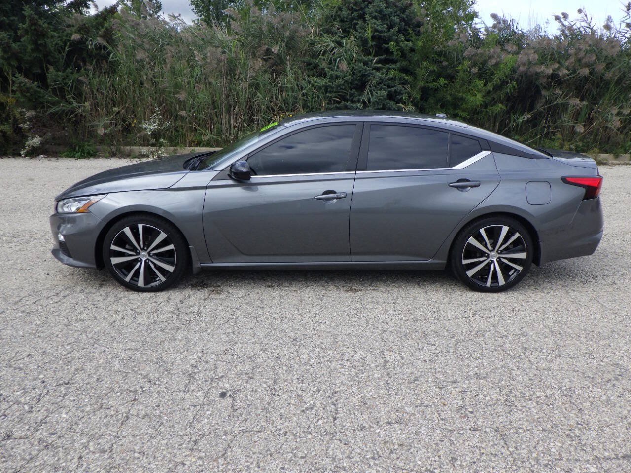 Used 2019 Nissan Altima 2.5 SR FWD image 2