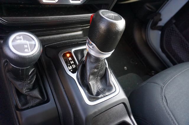 Used 2023 Jeep Gladiator Willys image 16