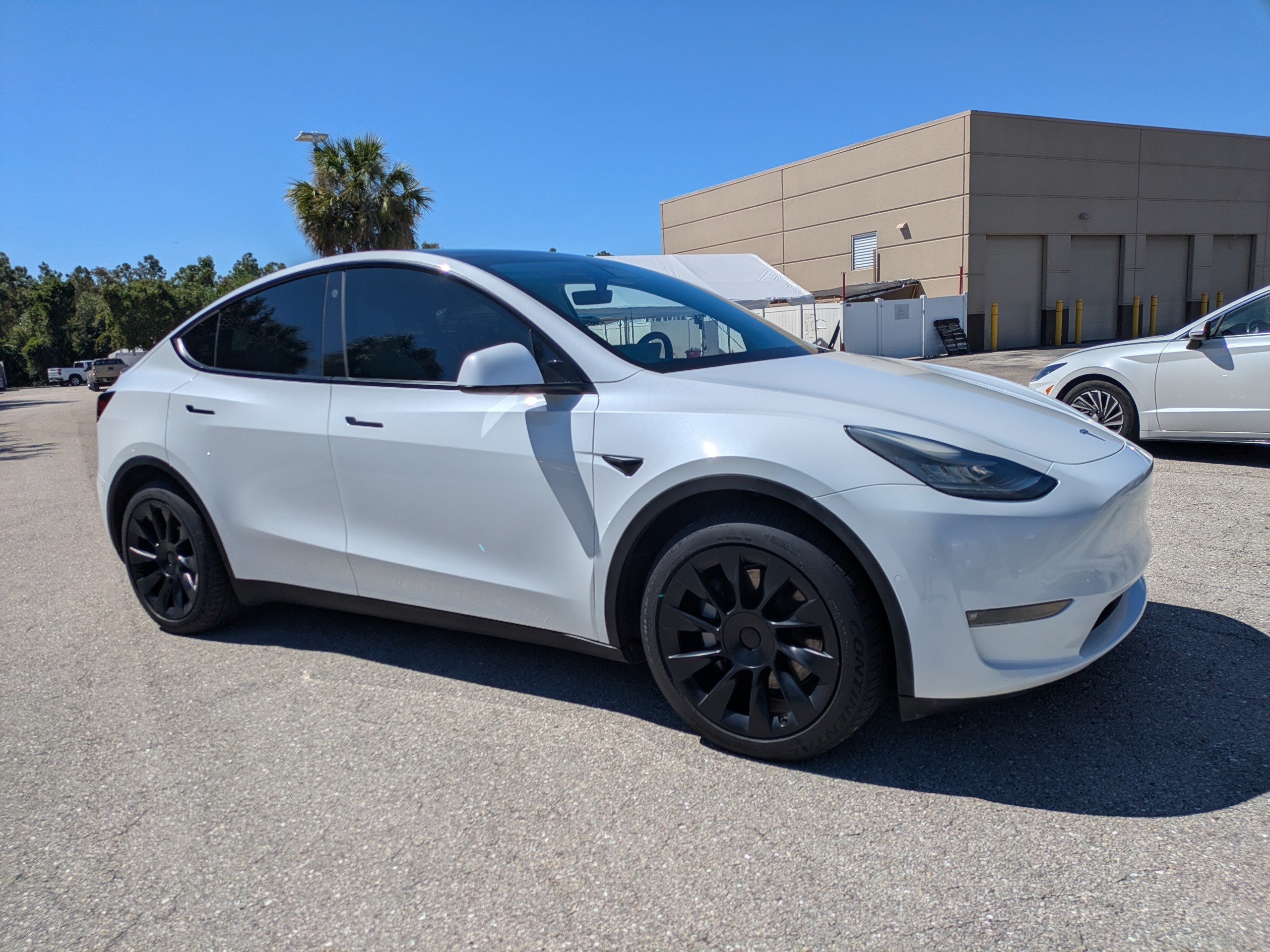 Used 2021 Tesla Model Y Long Range AWD/4WD image 1