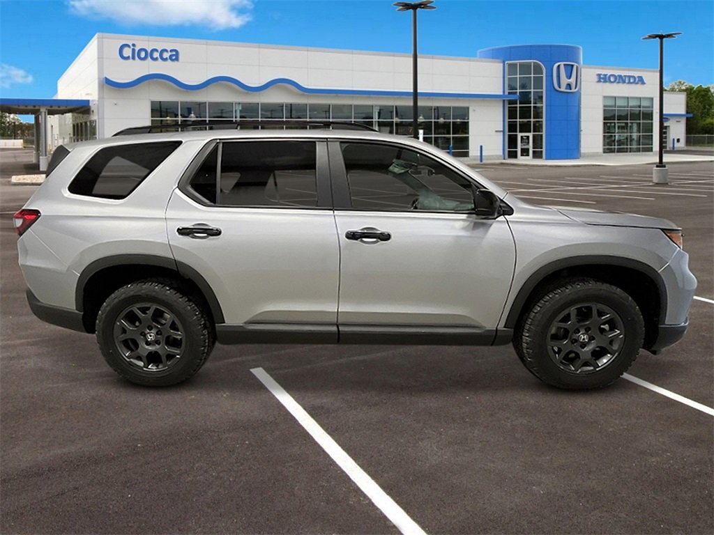 New 2025 Honda Pilot TrailSport image 8