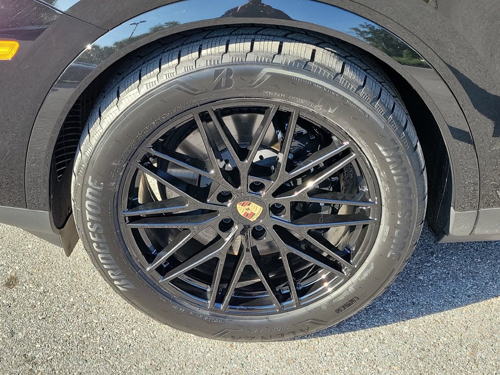 Certified 2026 Porsche Cayenne AWD/4WD image 12