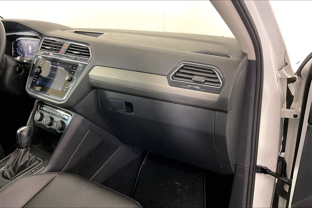 Used 2021 Volkswagen Tiguan SEL FWD image 17