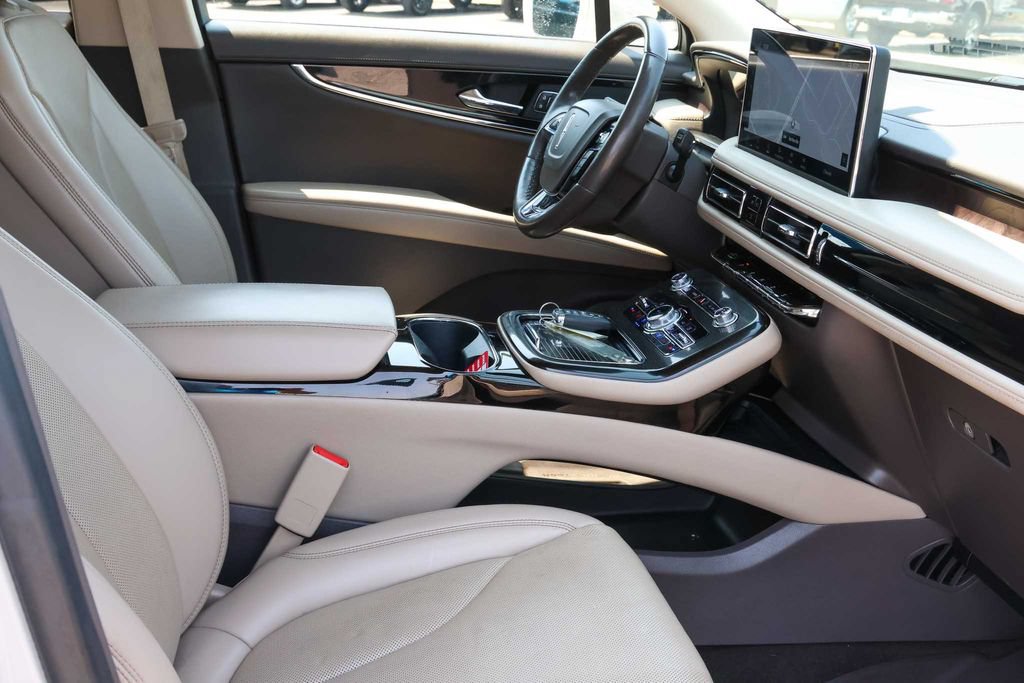 Used 2022 Lincoln Nautilus Reserve AWD/4WD image 18