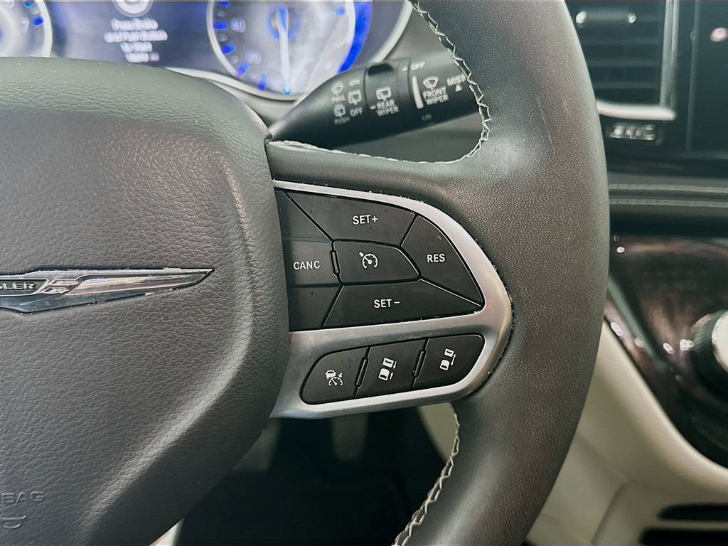 Used 2024 Chrysler Pacifica Touring-L AWD/4WD image 25