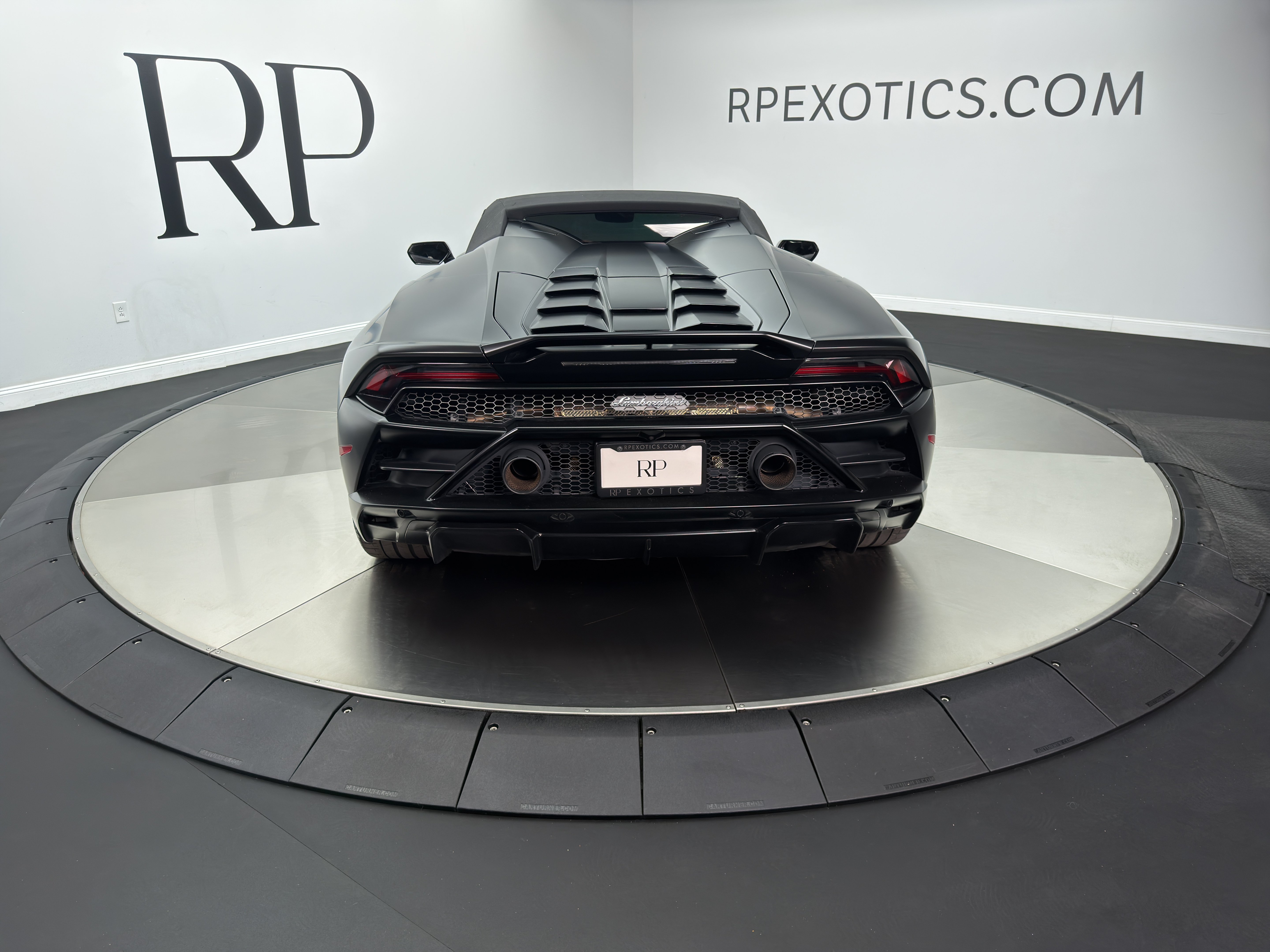 Used 2021 Lamborghini Huracan EVO RWD image 15