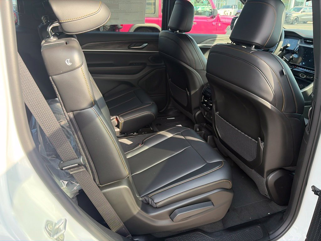New 2026 Jeep Grand Cherokee L Limited AWD/4WD image 9