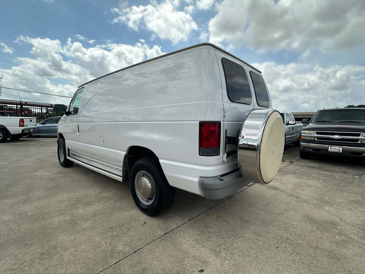 Used 2000 Ford E-350 and Econoline 350 Super Duty RWD image 4