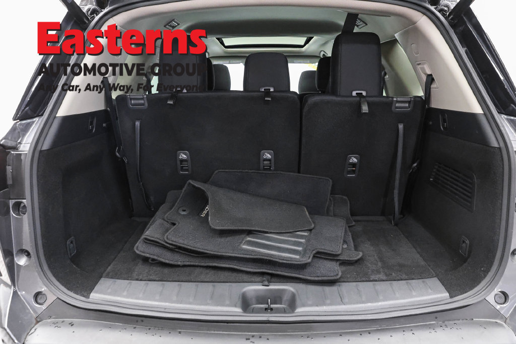 Used 2023 Nissan Pathfinder SV w/ SV Premium Package AWD/4WD image 11