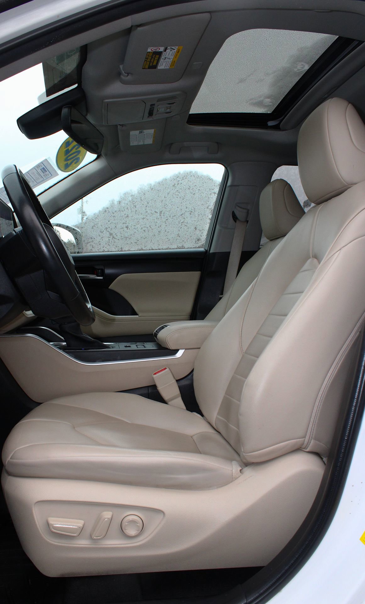 Used 2023 Toyota Highlander L image 16