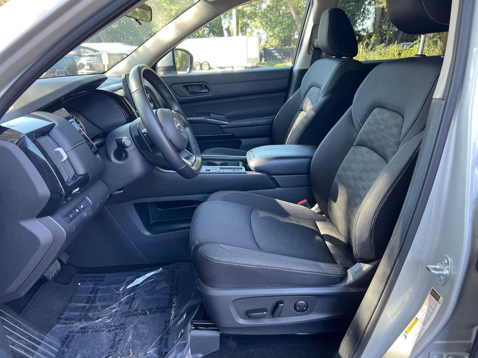 Used 2025 Nissan Pathfinder SV image 21