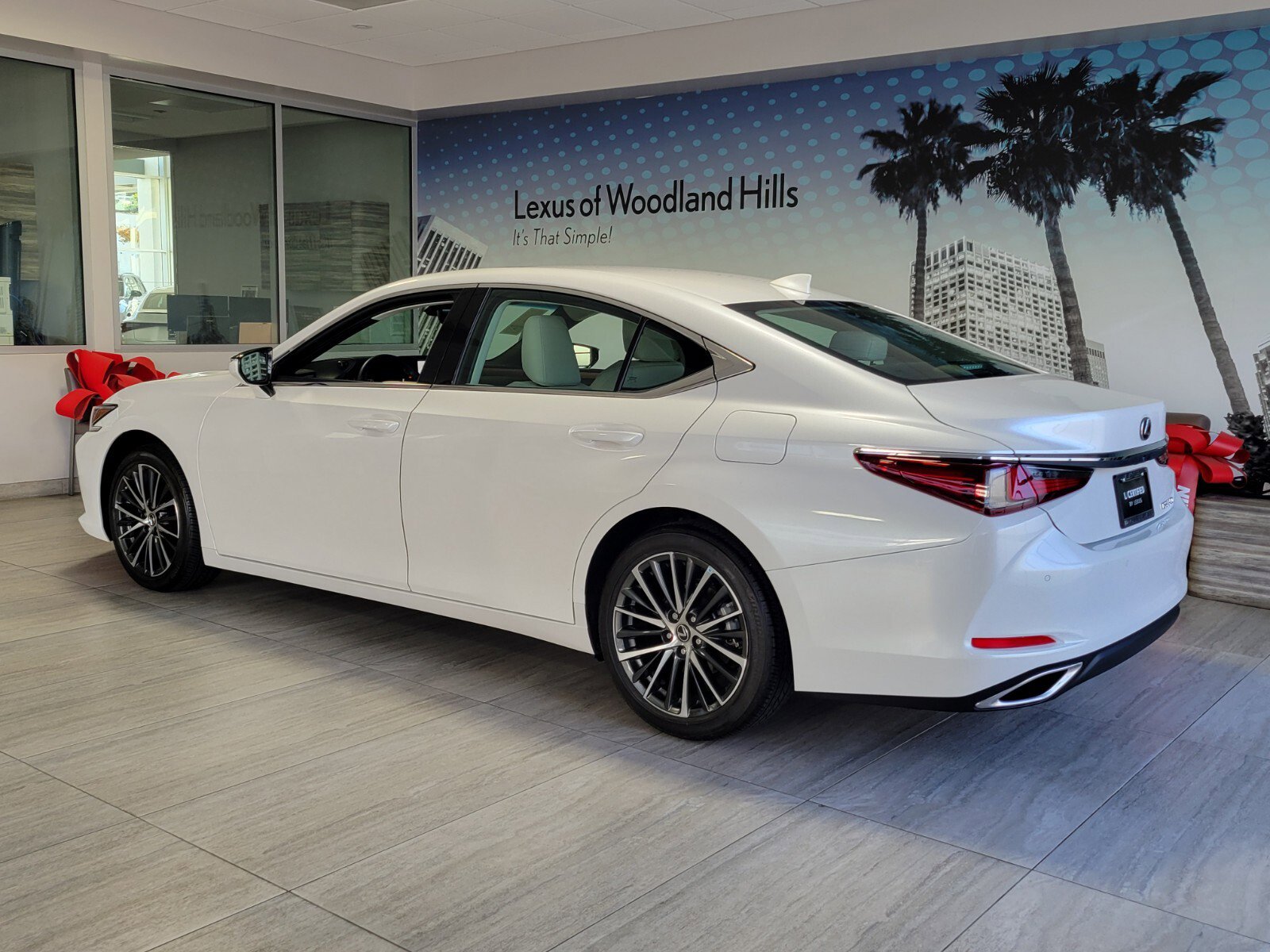 Certified 2024 Lexus ES 350 w/ Premium Package image 3