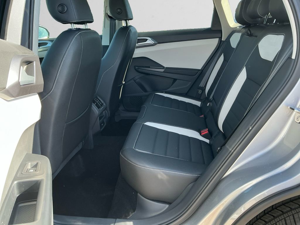 New 2025 Volkswagen Taos SEL image 13