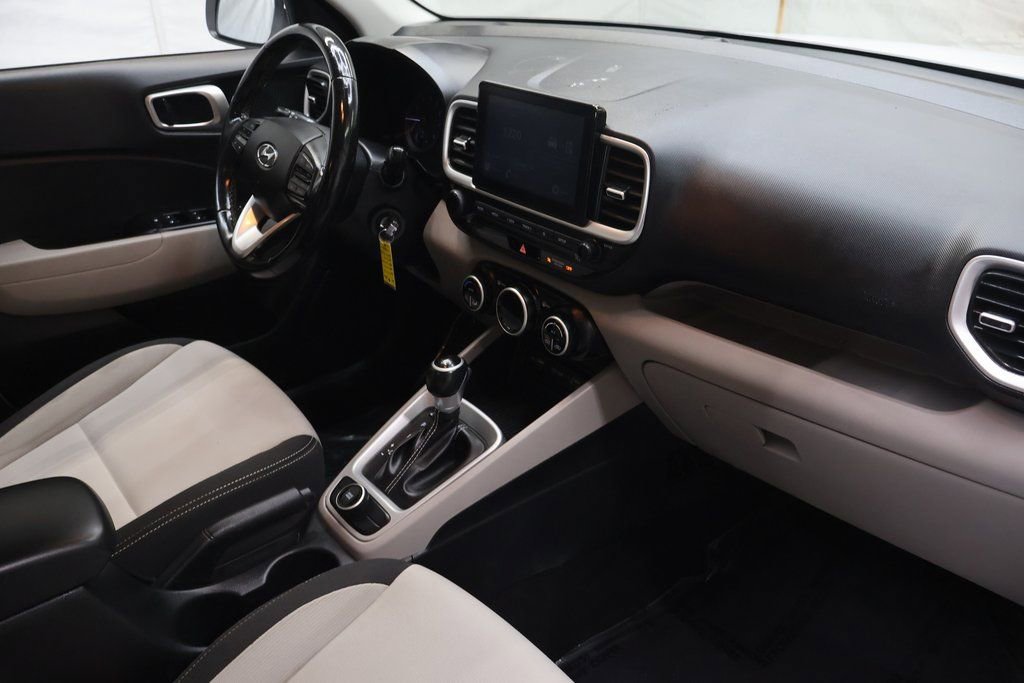 Used 2022 Hyundai Venue SEL FWD image 11