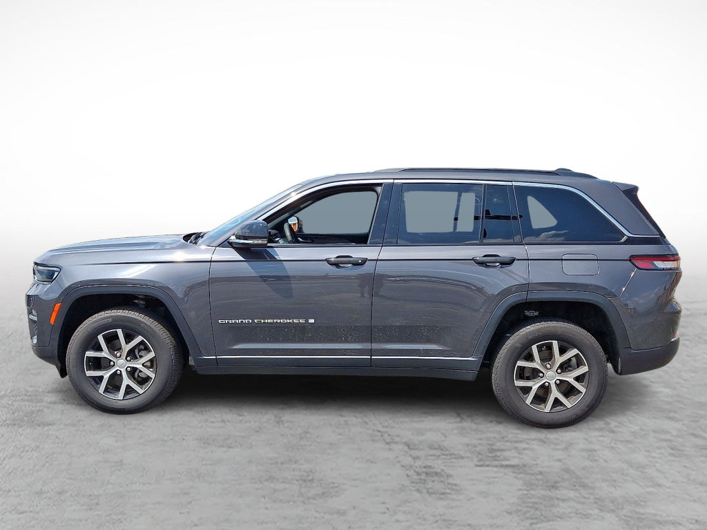 Used 2024 Jeep Grand Cherokee Limited image 2