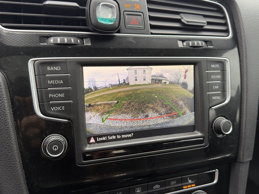 Used 2016 Volkswagen Golf 4-Door image 12