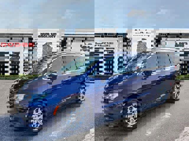 Used 2020 Chrysler Voyager Lxi FWD image 1