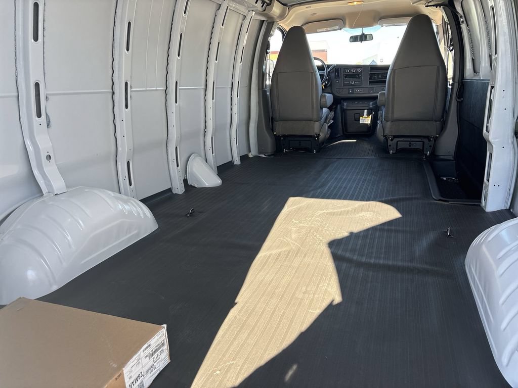 New 2025 GMC Savana 2500 Extended w/ Driver Convenience Package RWD image 25