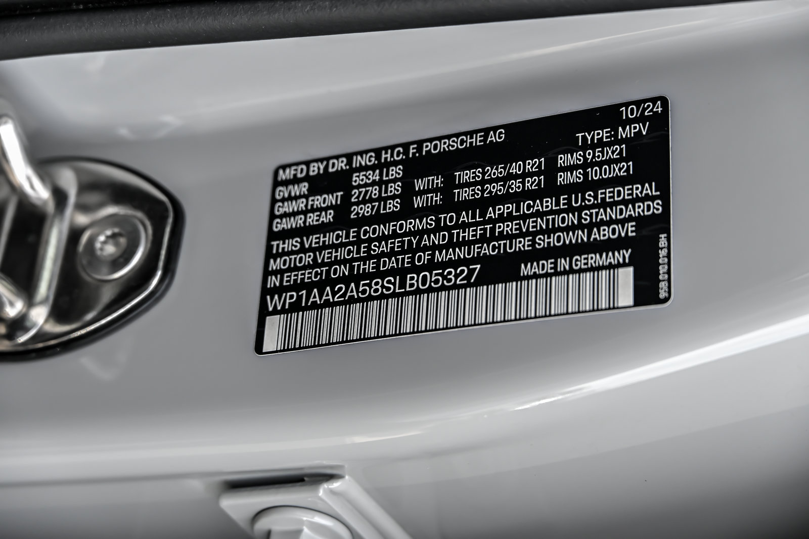Used 2025 Porsche Macan w/ Premium Package Plus AWD/4WD image 41