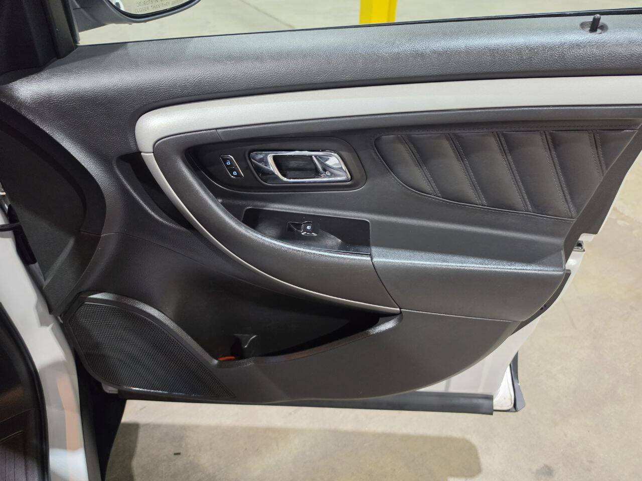 Used 2016 Ford Taurus SEL FWD image 33