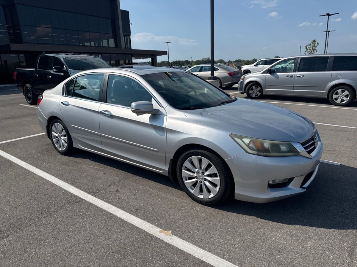 Used 2013 Honda Accord EX image 3