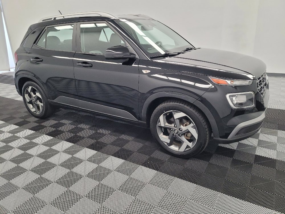 Used 2023 Hyundai Venue SEL FWD image 11