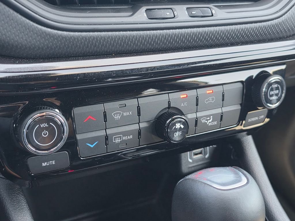 New 2026 Jeep Compass Latitude AWD/4WD image 18