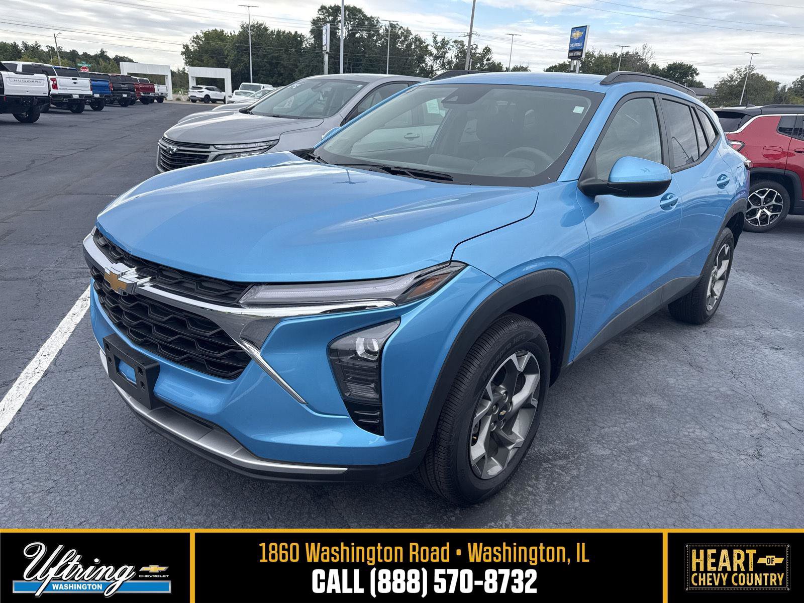 Used 2025 Chevrolet Trax LT FWD image 1