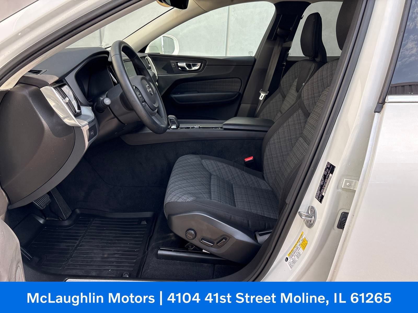 Certified 2023 Volvo XC60 B5 Core AWD/4WD image 9