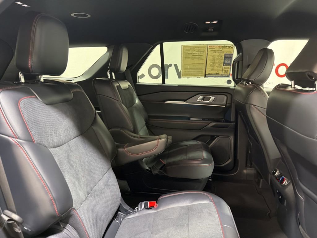 Used 2025 Ford Explorer ST image 15
