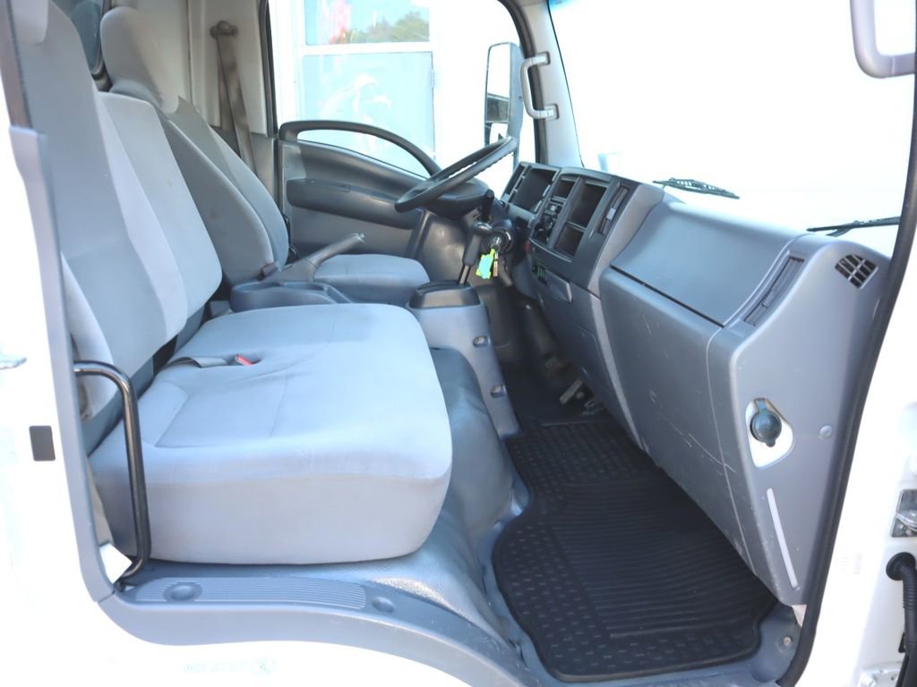 Used 2019 Isuzu NPR image 19