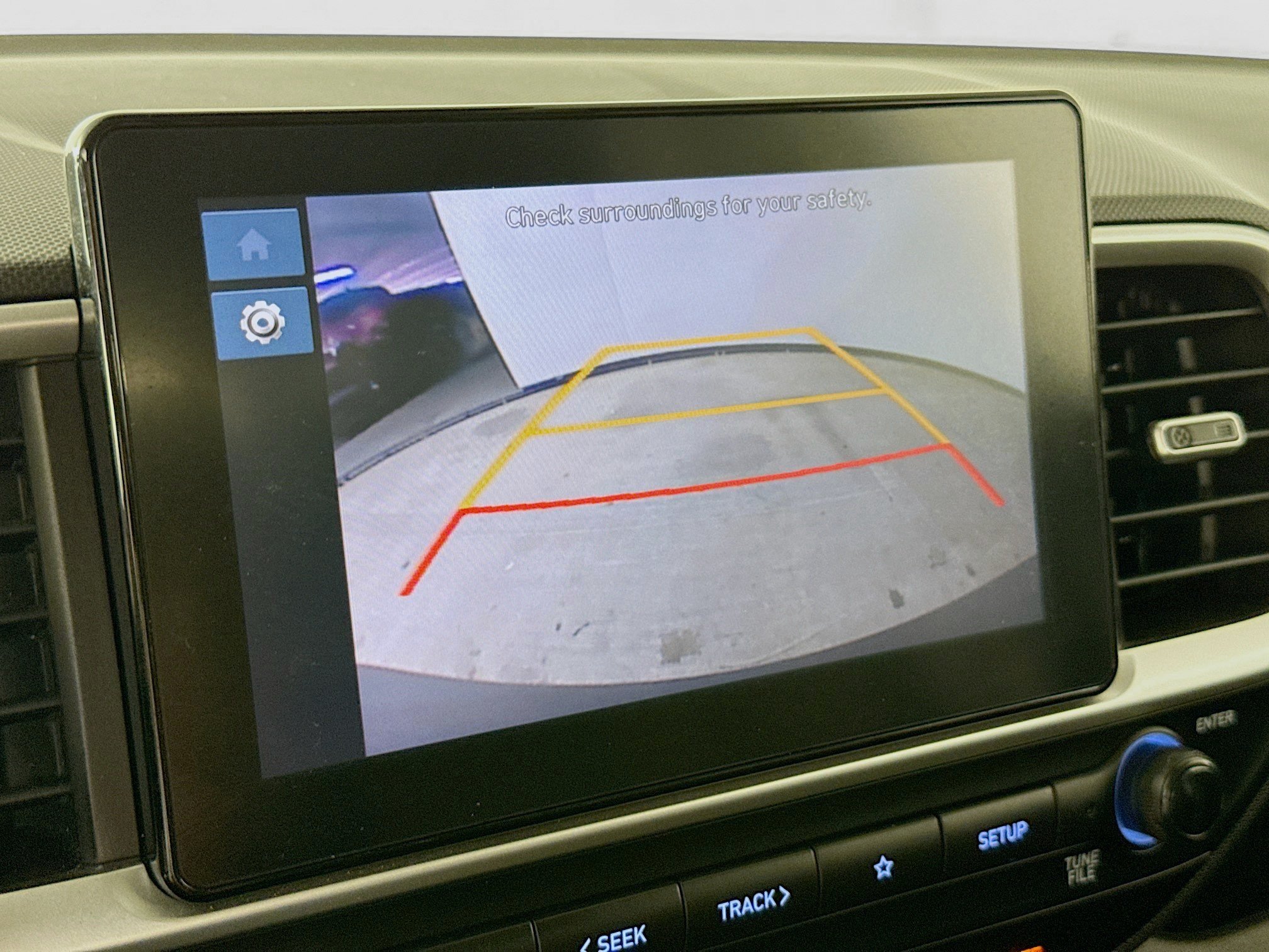 Used 2024 Hyundai Venue SEL FWD image 14