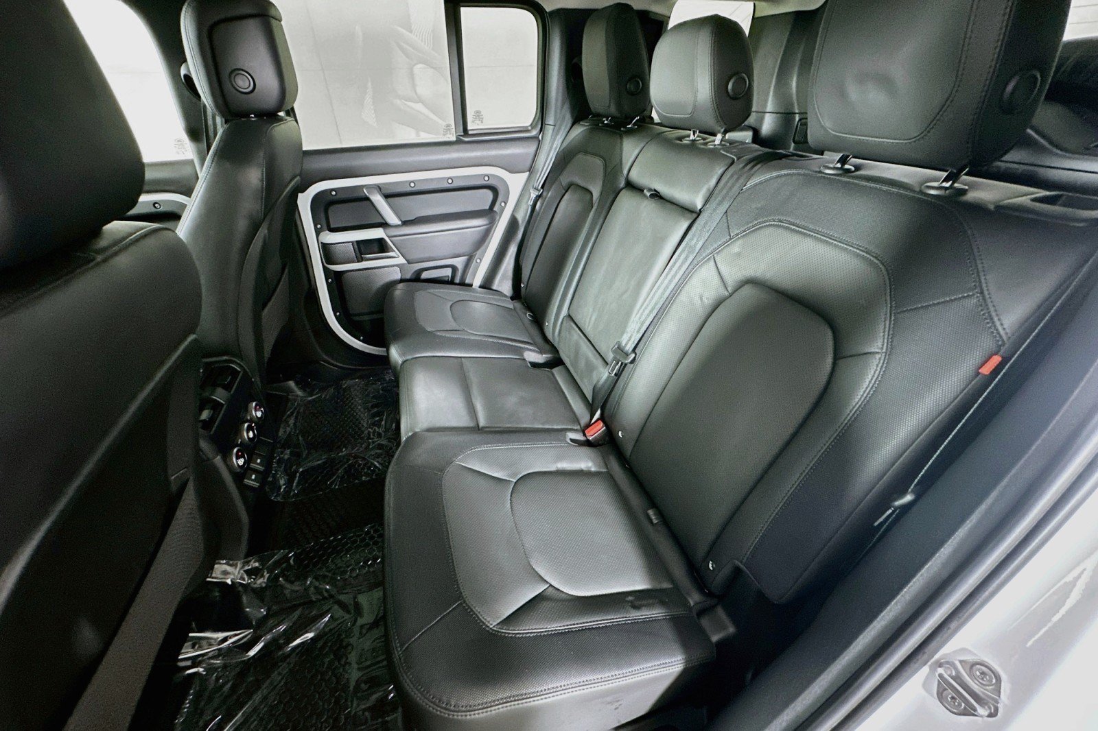 Used 2024 Land Rover Defender 110 X-Dynamic SE AWD/4WD image 9