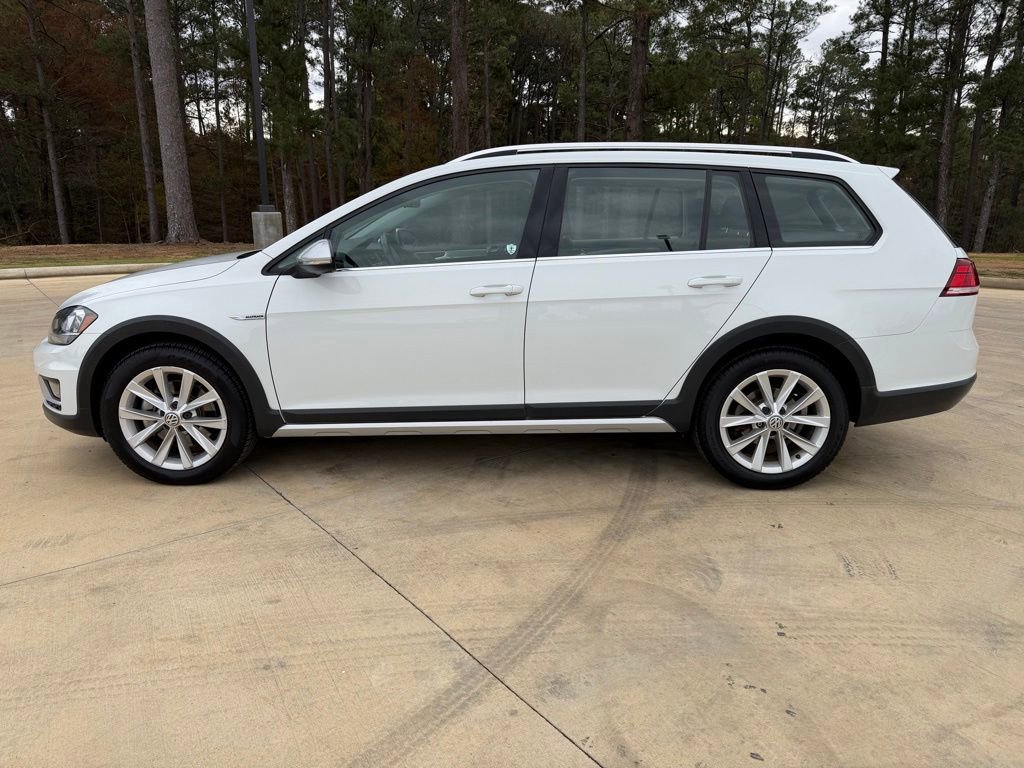 Used 2019 Volkswagen Golf Alltrack S image 2
