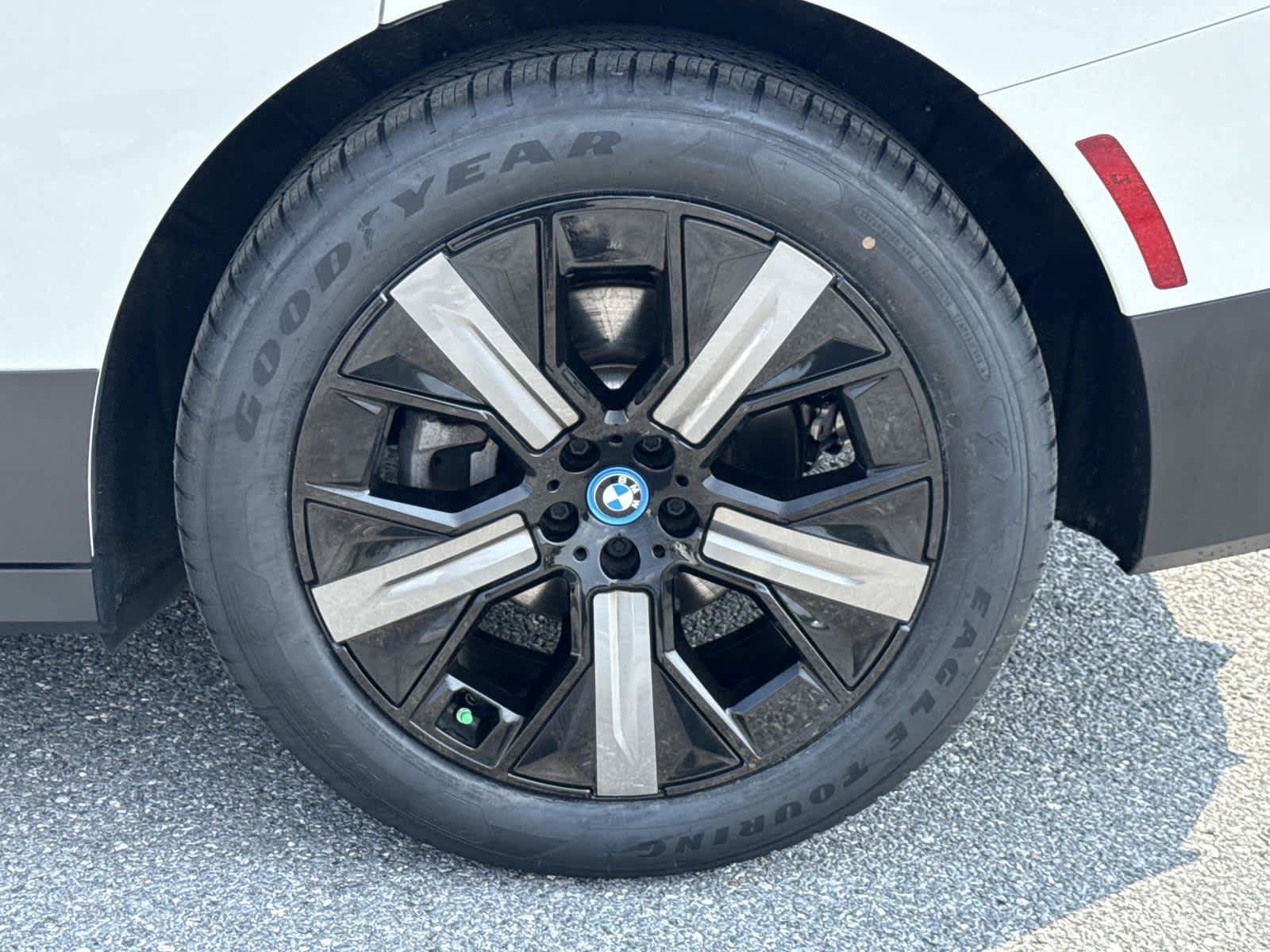 Used 2024 BMW iX xDrive50 AWD/4WD image 12