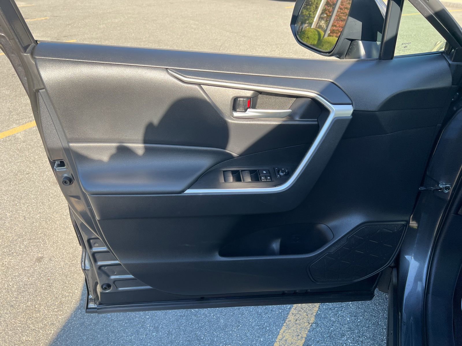 Used 2021 Toyota RAV4 XLE w/ XLE Grade Weather Package image 15