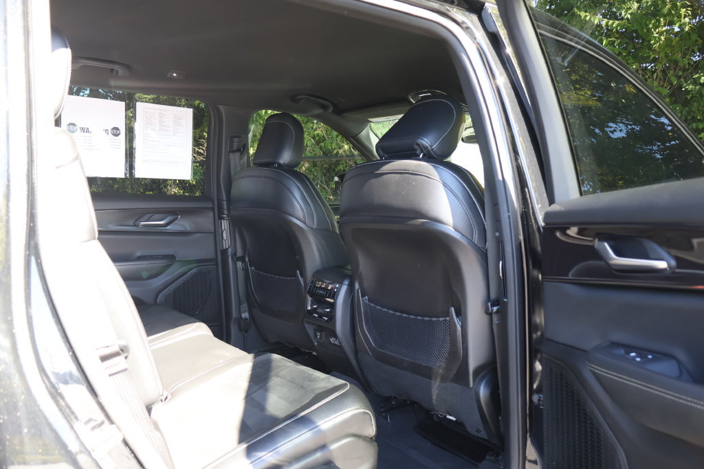 Used 2023 Jeep Grand Cherokee L Laredo AWD/4WD image 45
