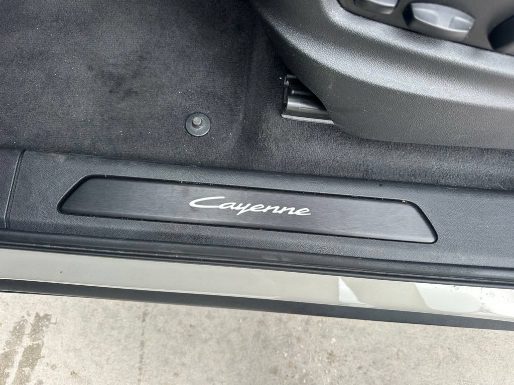 Certified 2025 Porsche Cayenne E-Hybrid AWD/4WD image 23