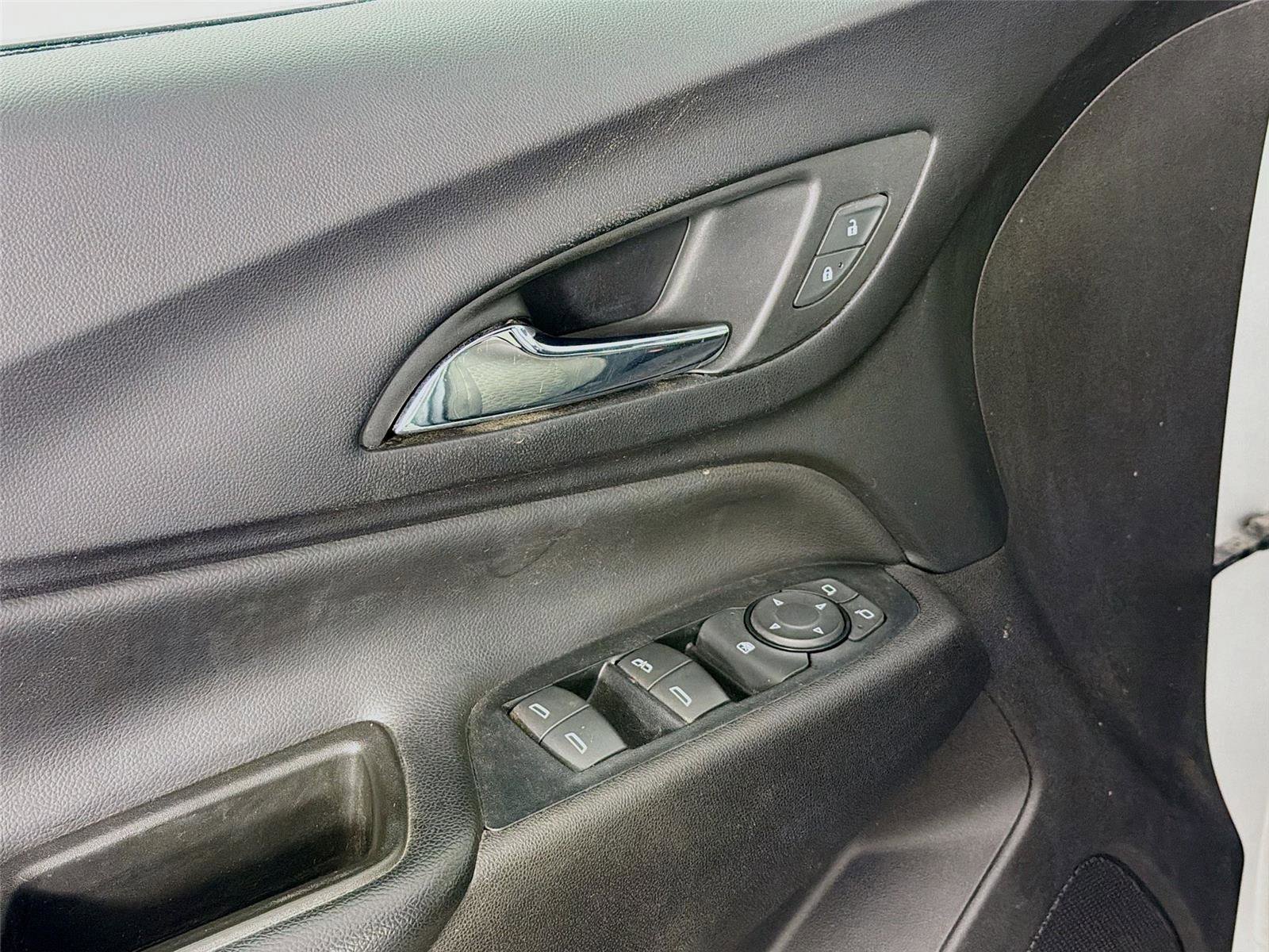 Used 2018 Chevrolet Equinox LT image 18