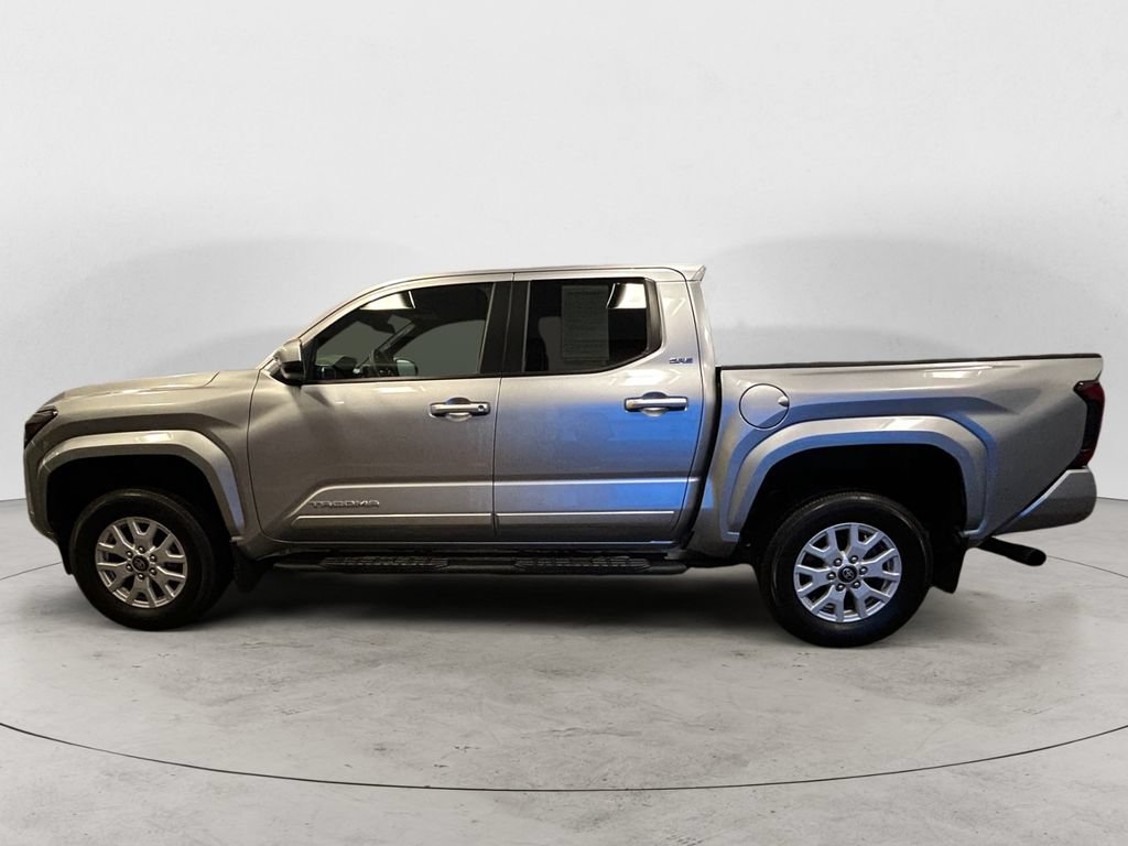 Used 2024 Toyota Tacoma SR5 AWD/4WD image 2