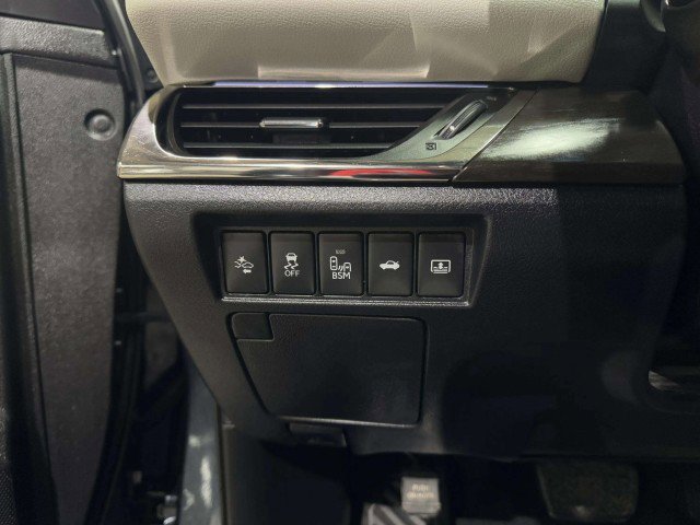 Used 2018 Toyota Avalon Limited image 27