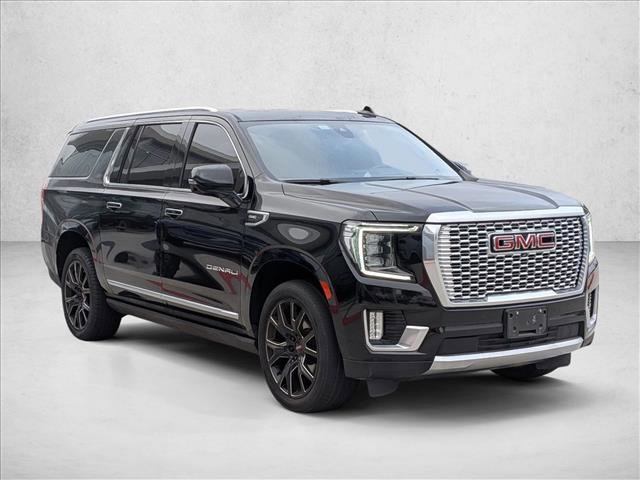 Used 2021 GMC Yukon XL Denali w/ Denali Premium Package image 3