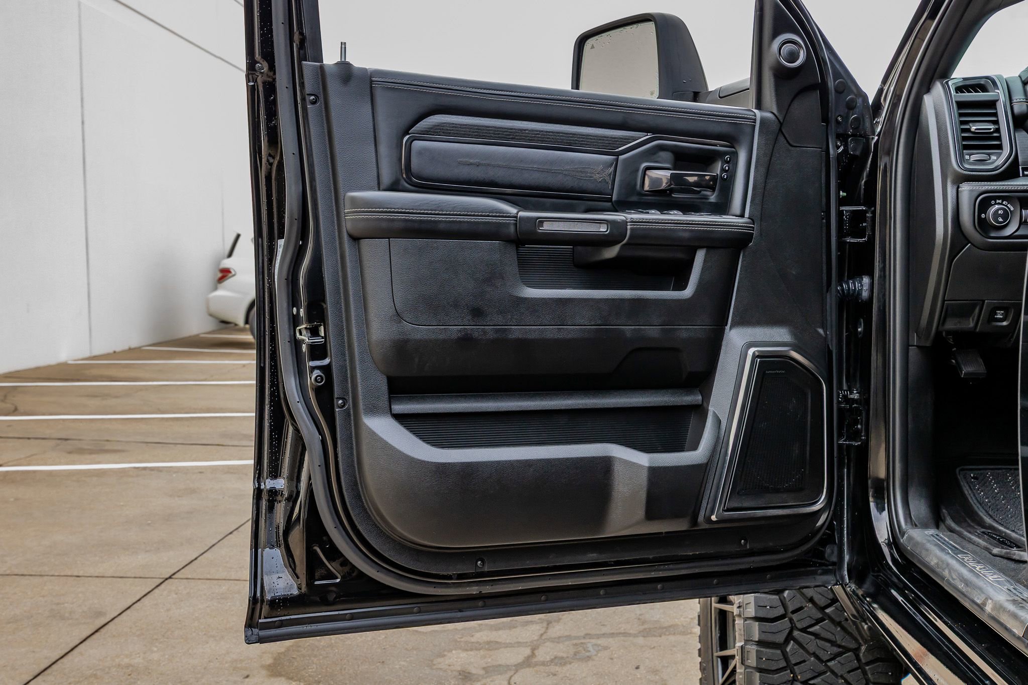 Used 2024 RAM 2500 Limited image 36