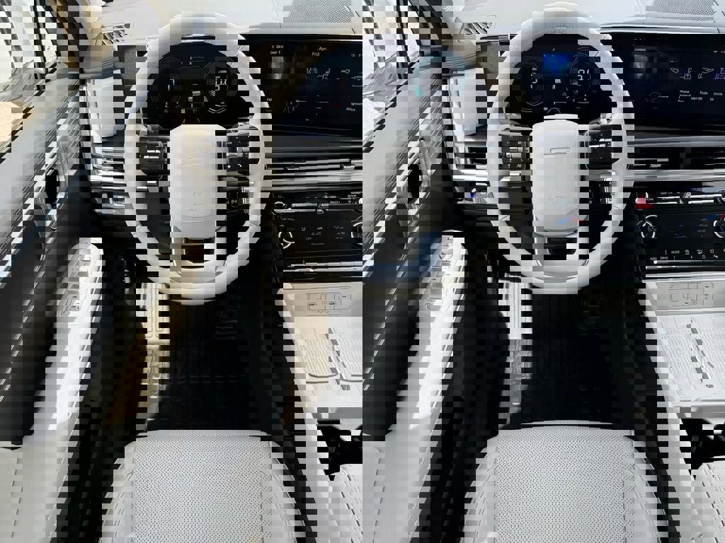 Used 2025 Hyundai Santa Fe SEL image 17