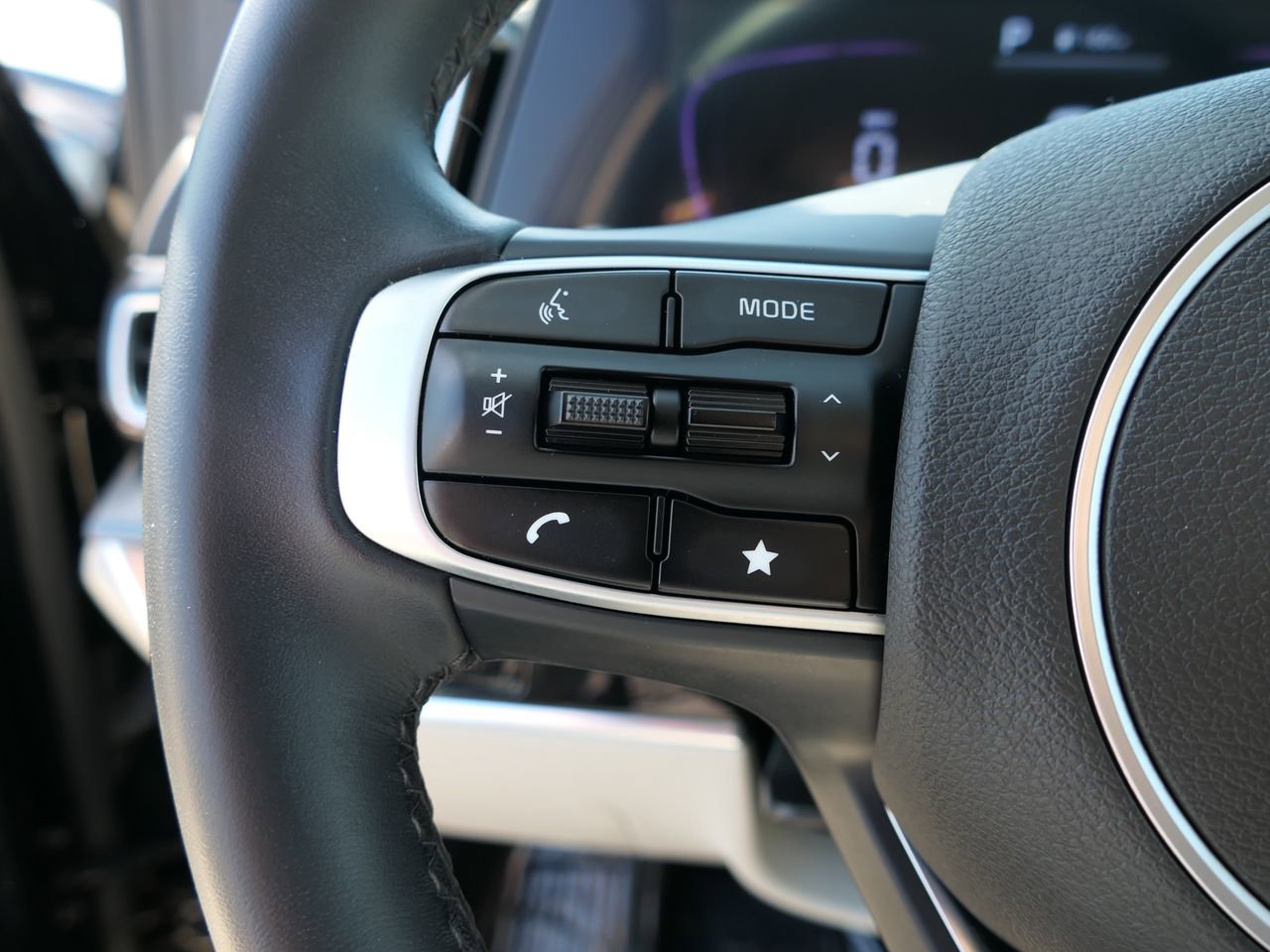 Used 2025 Kia Sportage EX image 14