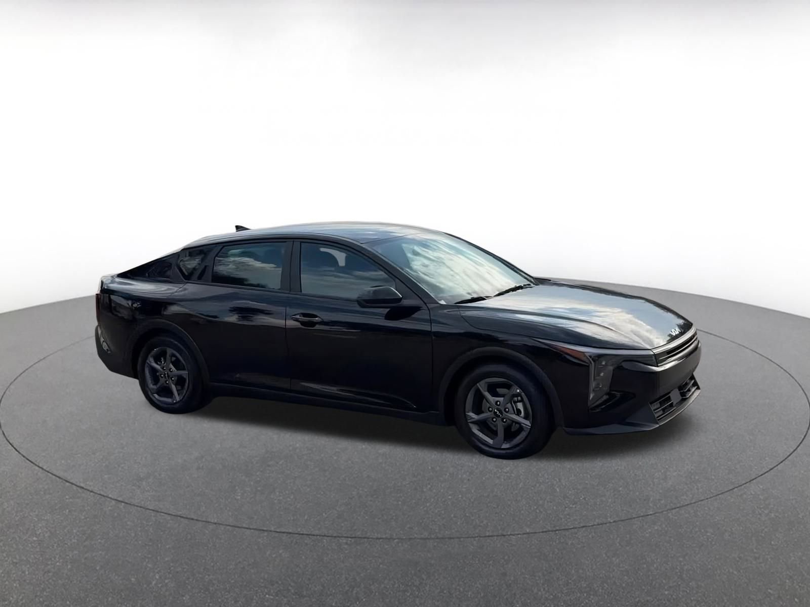 Used 2025 Kia K4 LXS image 2