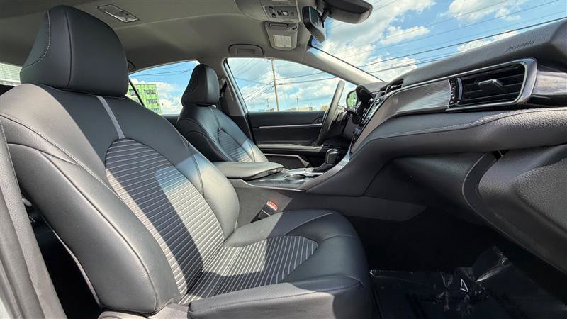 Used 2020 Toyota Camry SE w/ Convenience Package FWD image 34