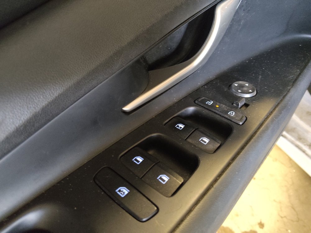 Used 2025 Hyundai Elantra SE image 27