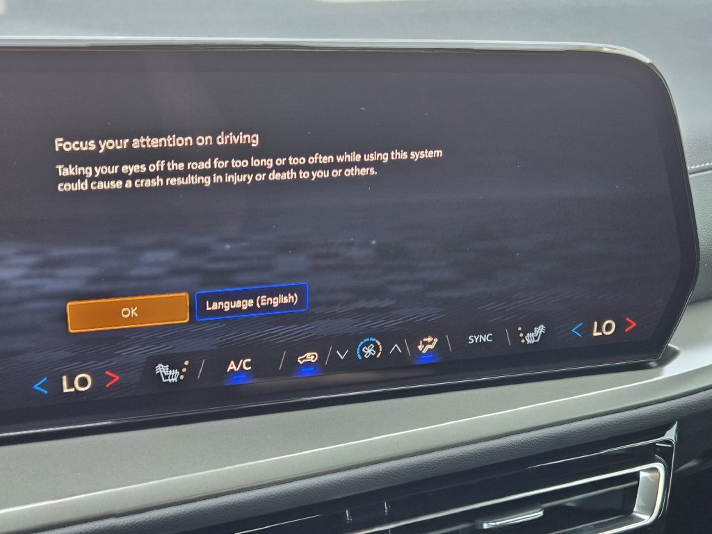 New 2026 Chevrolet Traverse LT w/ Sun and Wheel Package FWD image 13