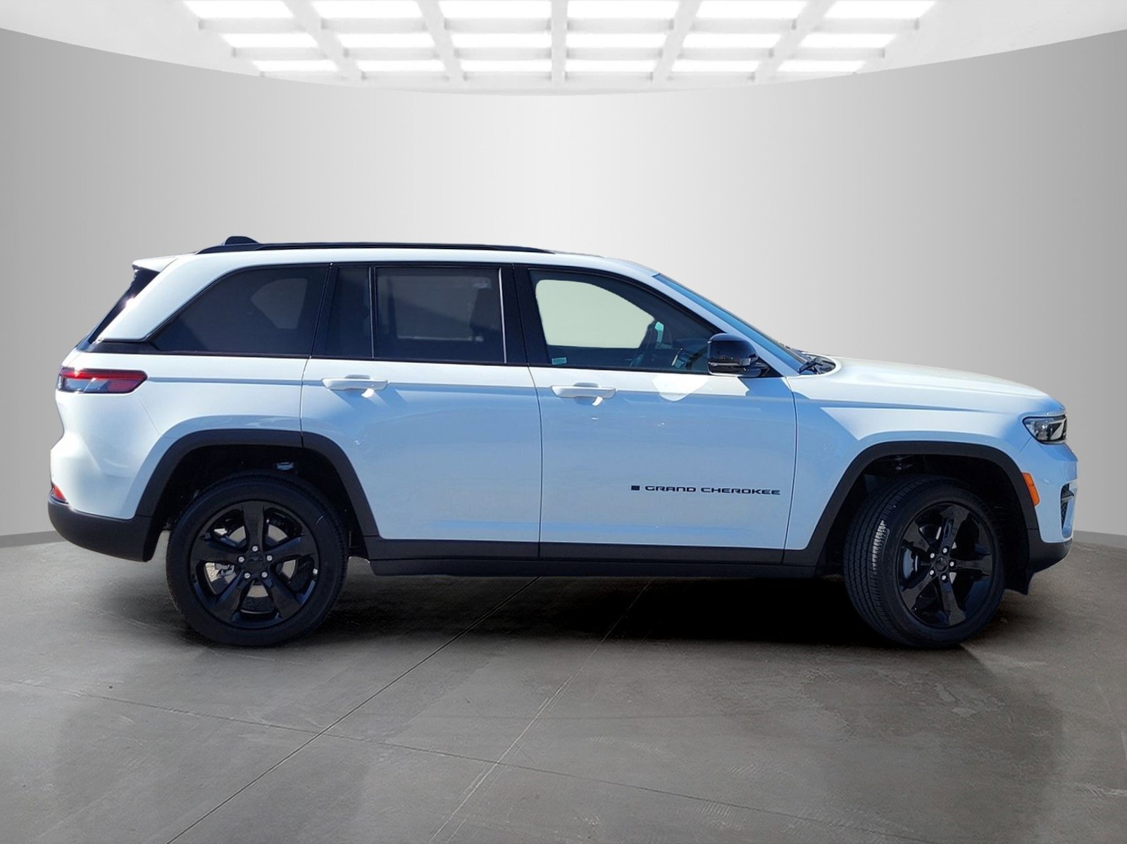 New 2025 Jeep Grand Cherokee Altitude image 3